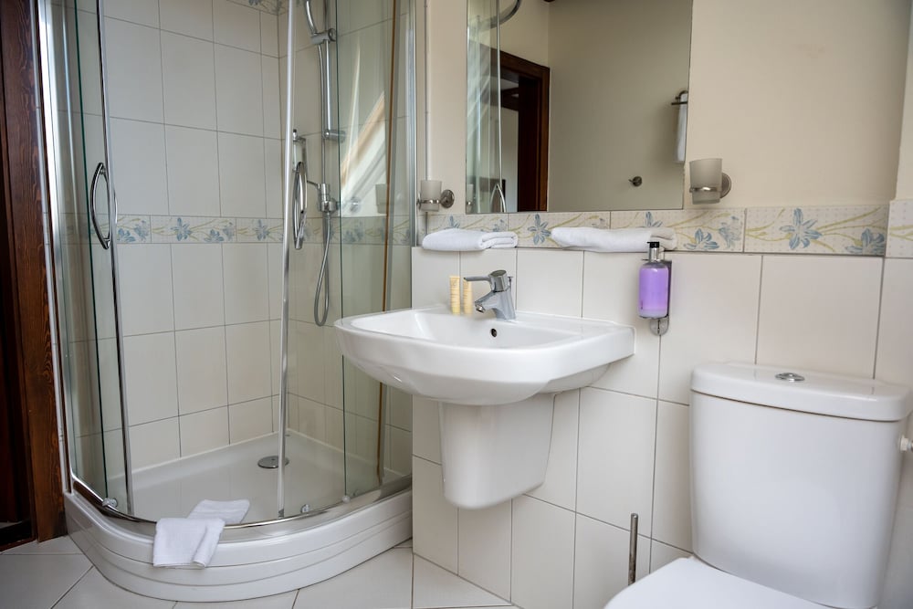 Standard Double or Twin Room - Photo 9