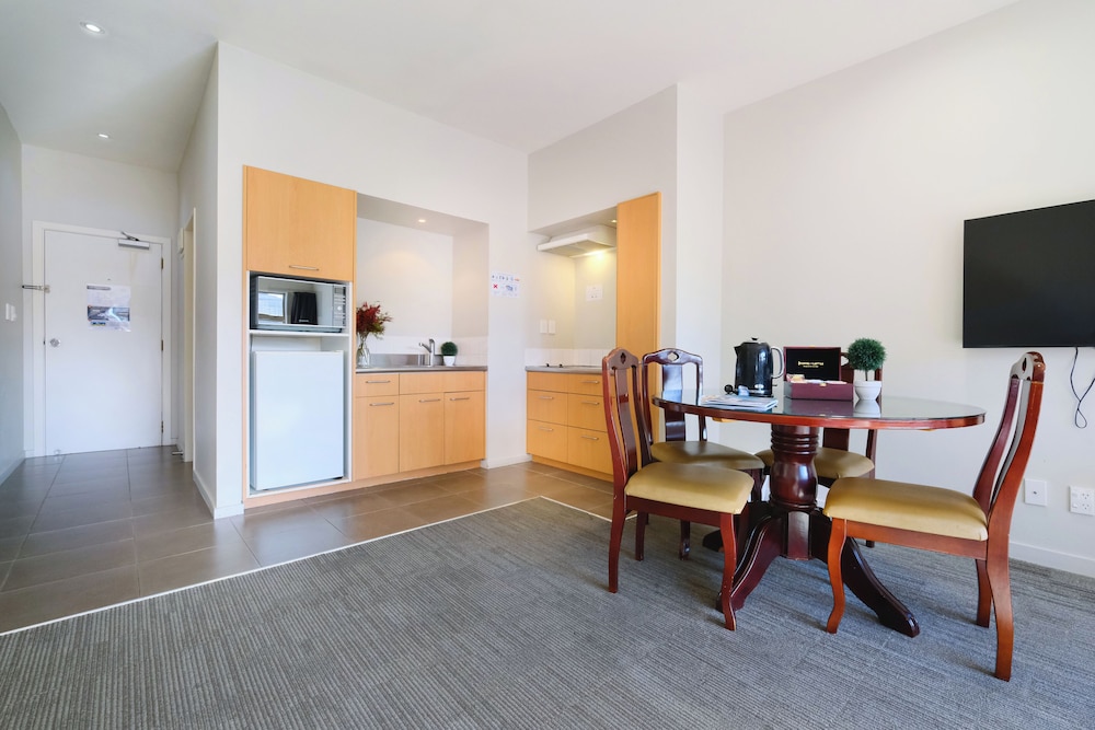 Two Bedroom Suite thumbnail 5