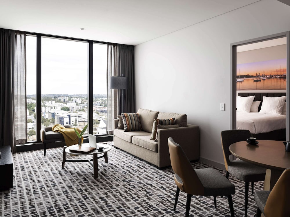 Executive Suite, 1 King Bed - Photo 1