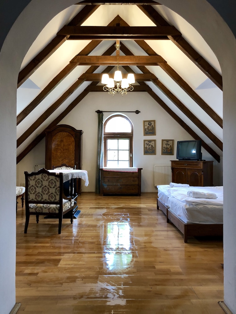 Design Room, 1 King Bed with Sofa bed, Balcony, Garden View photo 2