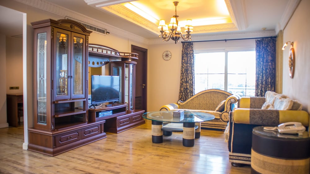 Four Seasons Suite - Photo 10