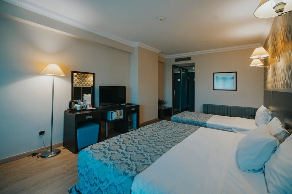 Standard Double Or Twin Room, Partial Sea View photo 2