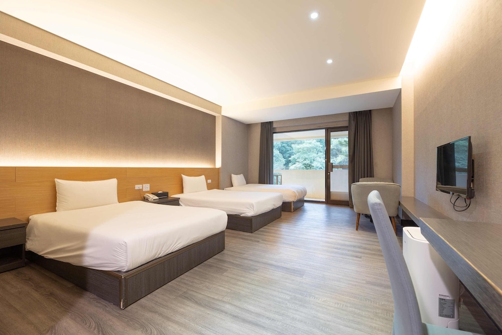 Standard Triple Room, Non Smoking, Mountain View photo 2