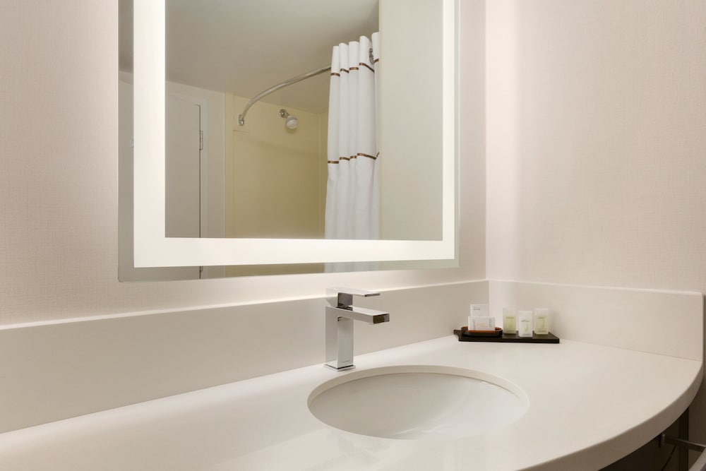Executive Two Room Suite - Photo 4