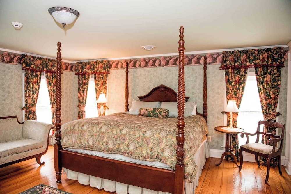 Grand Room, 1 King Bed