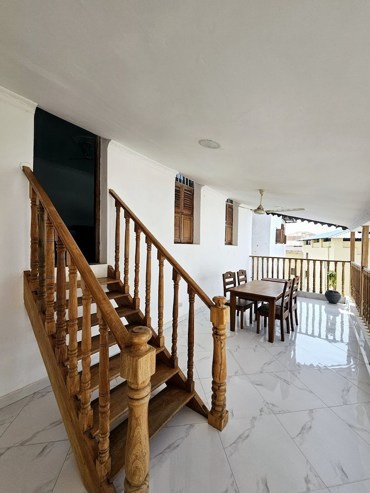Family Room, Balcony