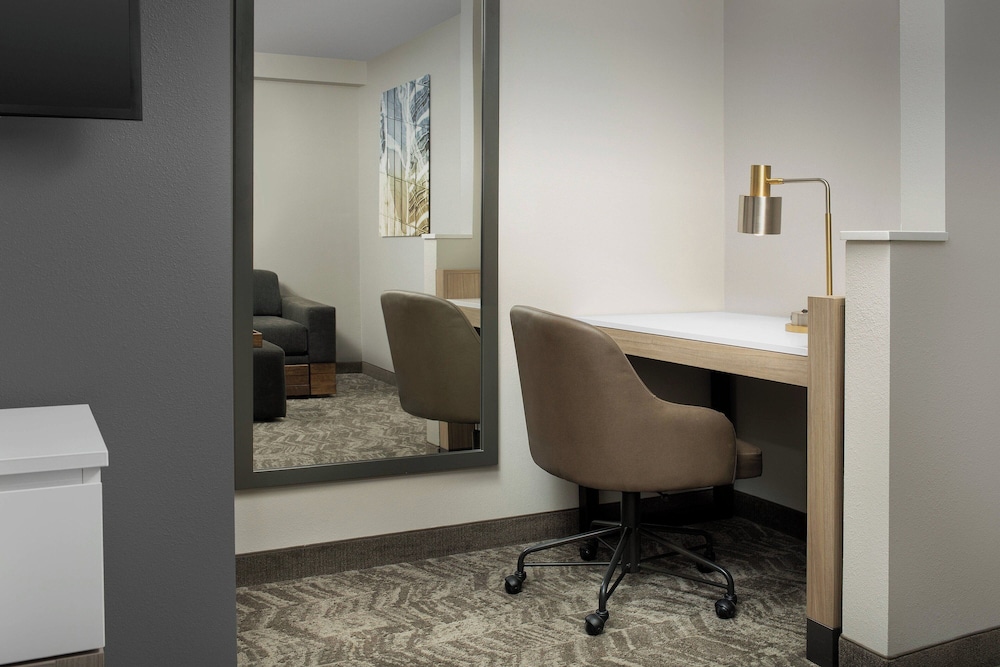 Suite, 1 King Bed (Mobility Accessible, Tub) - Photo 2