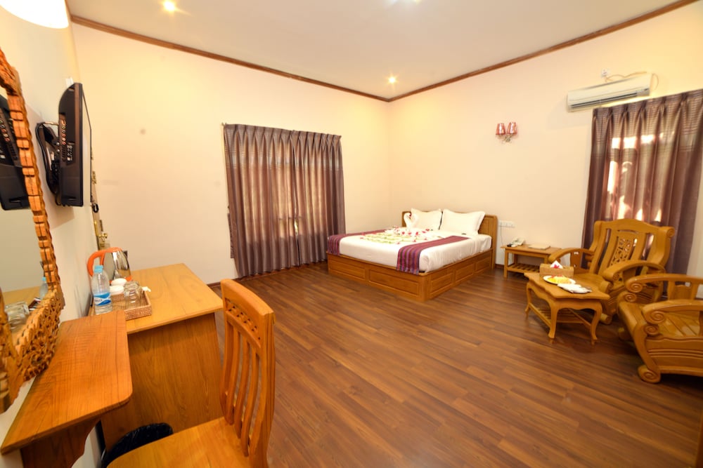 Deluxe Bungalow (Double OR Twin)