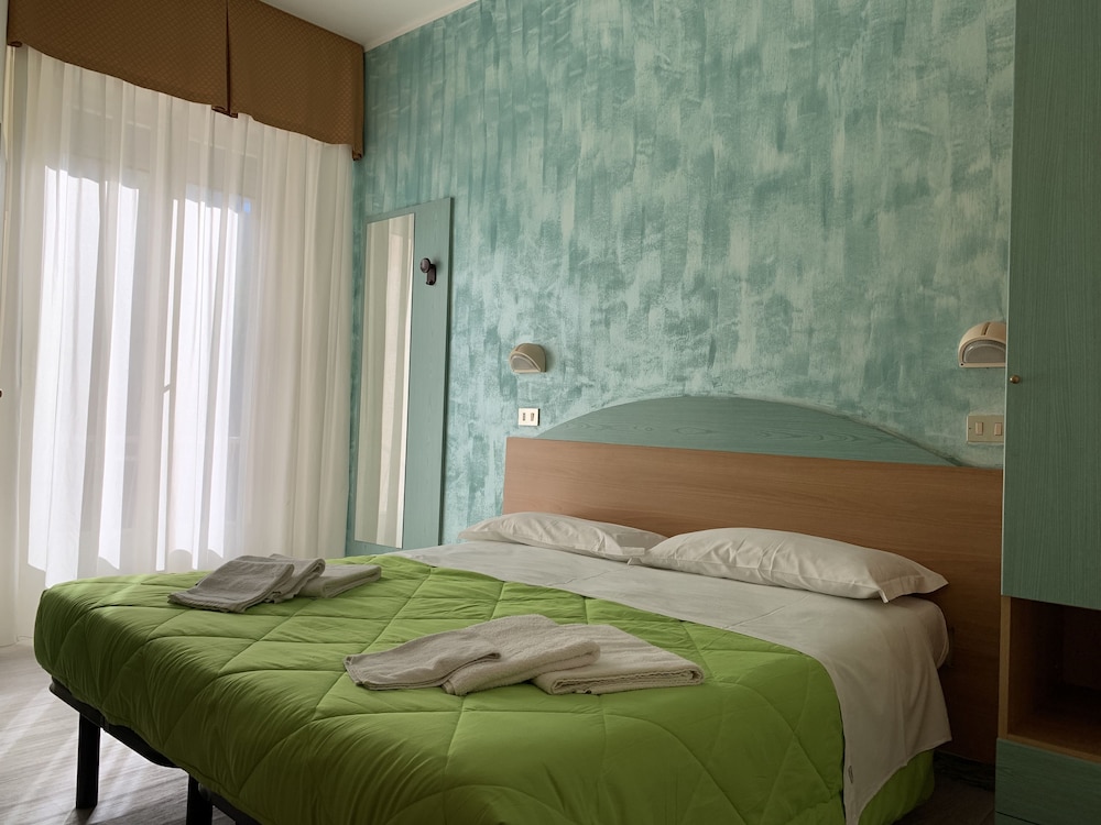Double Or Twin Room - Photo 1