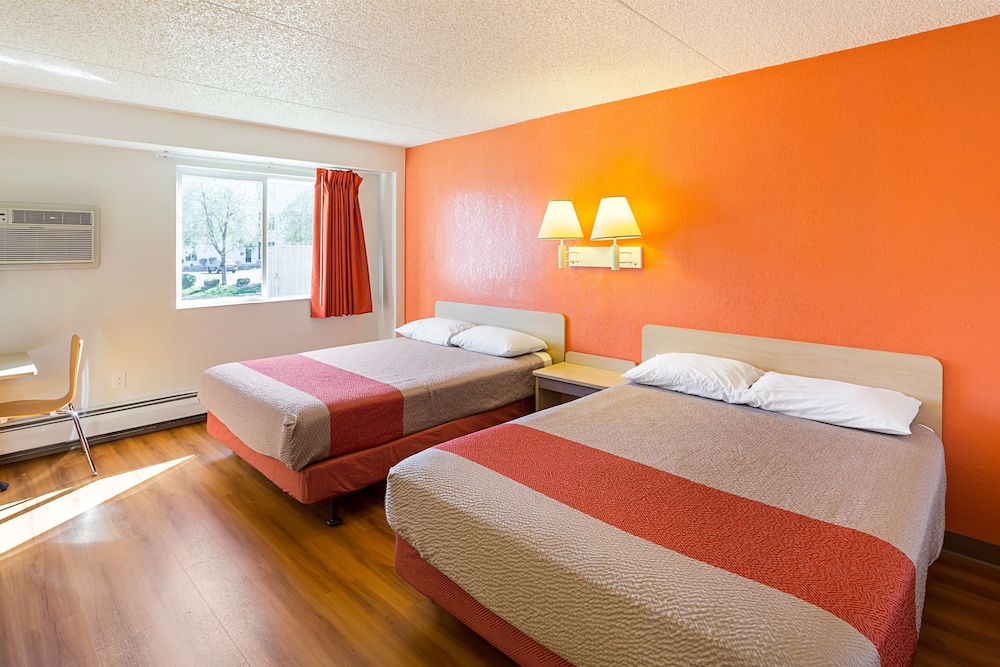 Standard Room, 2 Double Beds, Non Smoking photo 3