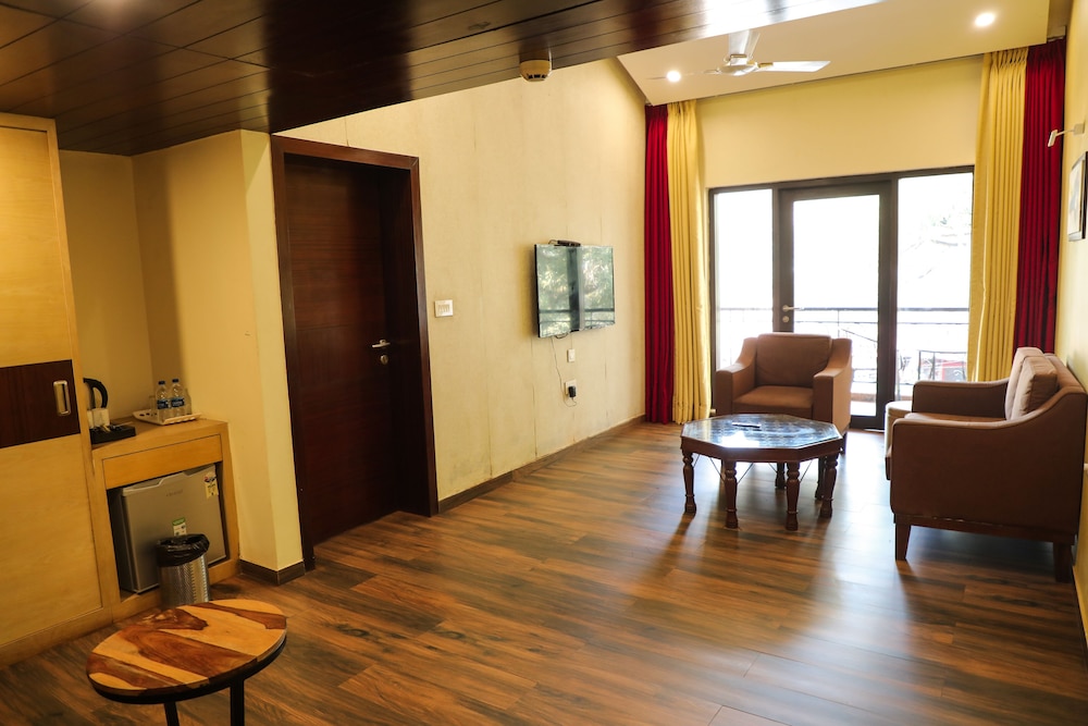 Royal Suite - Photo 2
