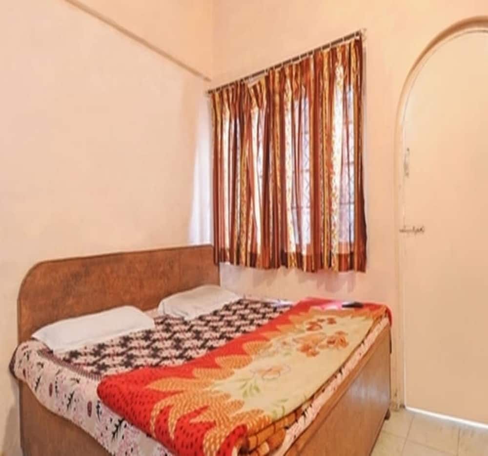 Deluxe Room (Ac) photo 2