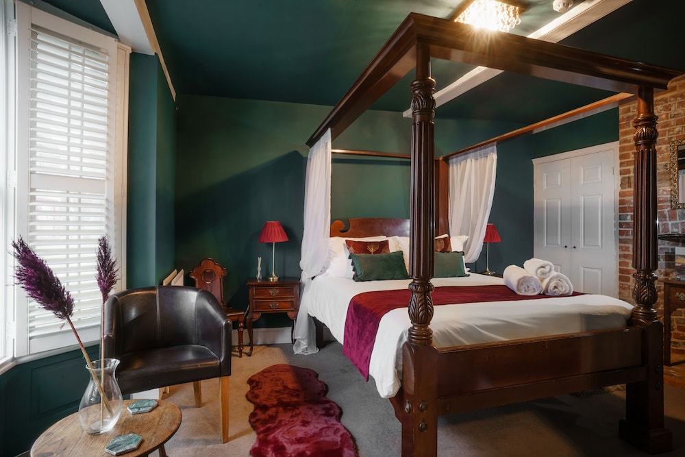 Double Room (Four Poster Bed)