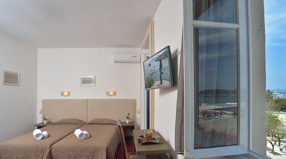 Double or Twin Room, Sea View photo 1