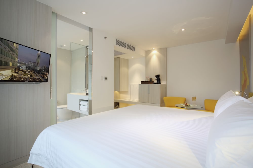 Family Room (Deluxe, Residence King + Bunk Beds) photo 2