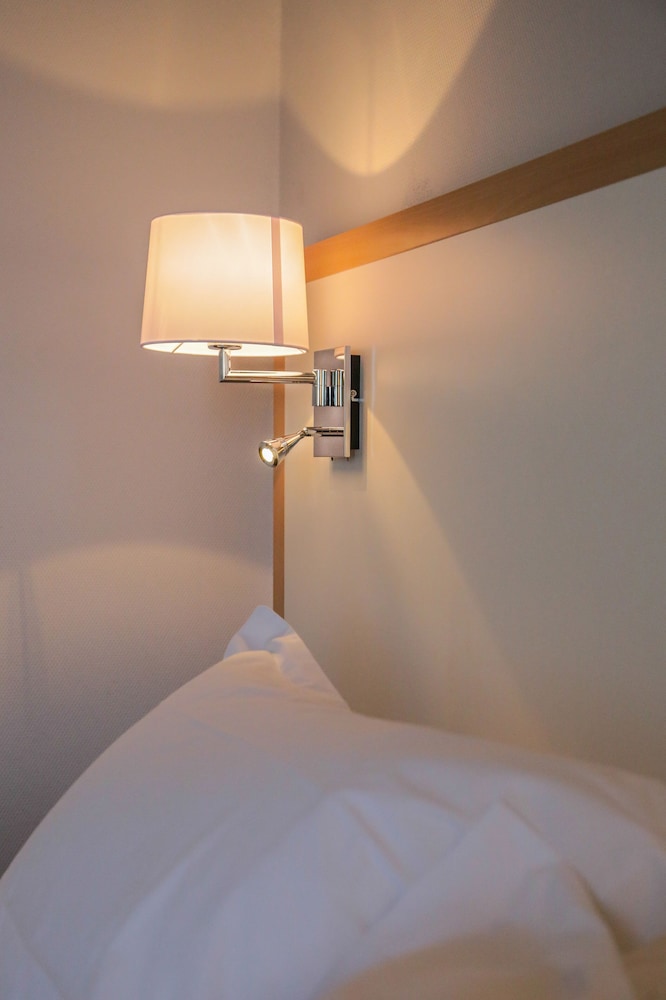 Small Room photo 2