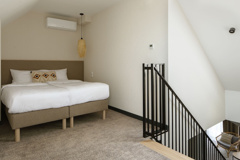 Two-level One-Bedroom Apartment - Photo 13