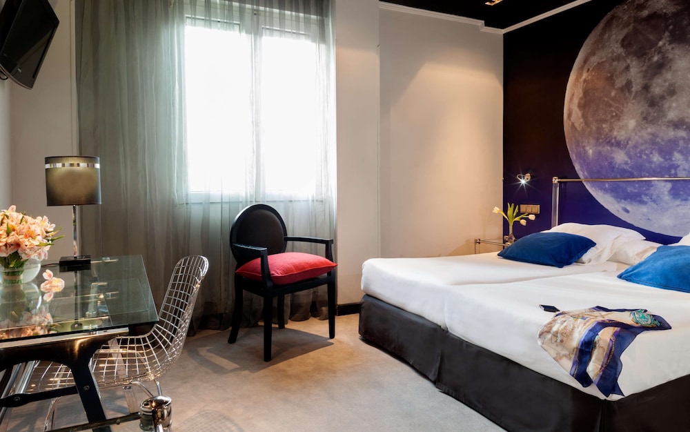 Standard Double or Twin Room - Photo 9
