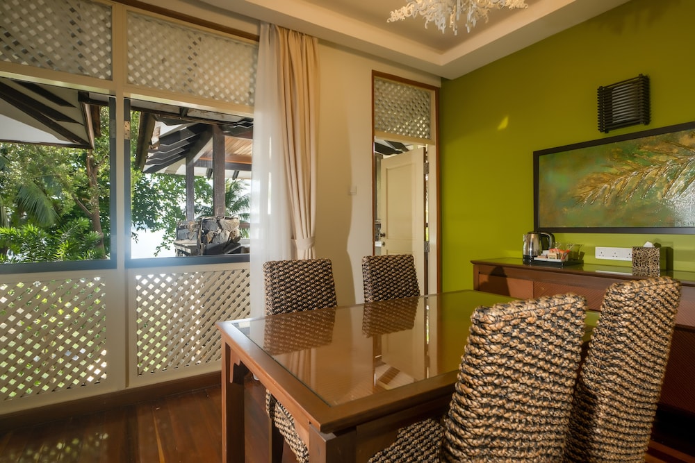One Bedroom Garden View Suite - Photo 9