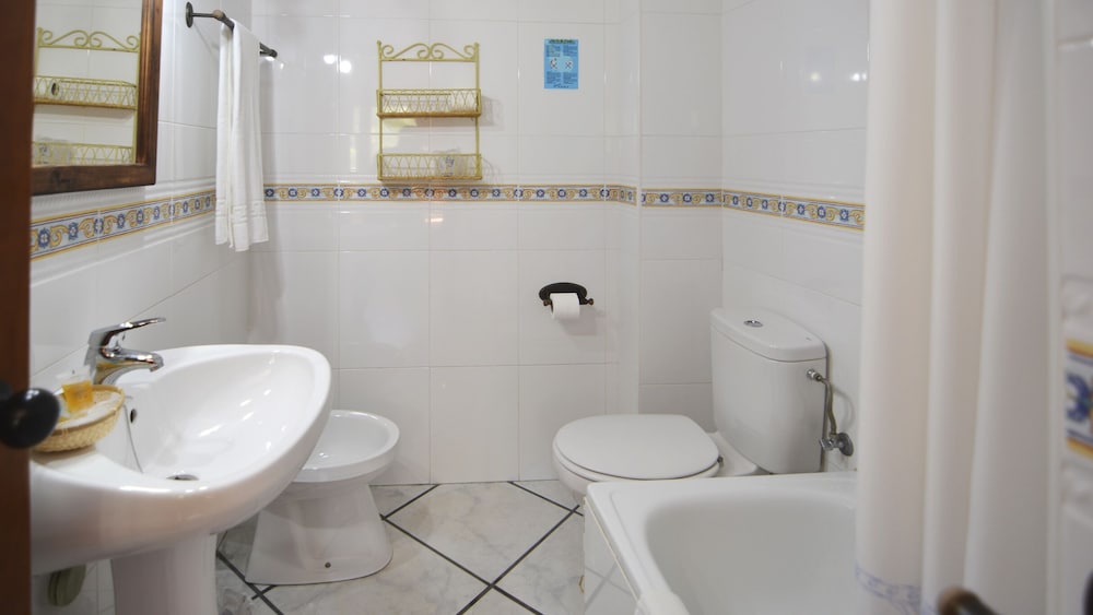 Basic Single Room photo 2