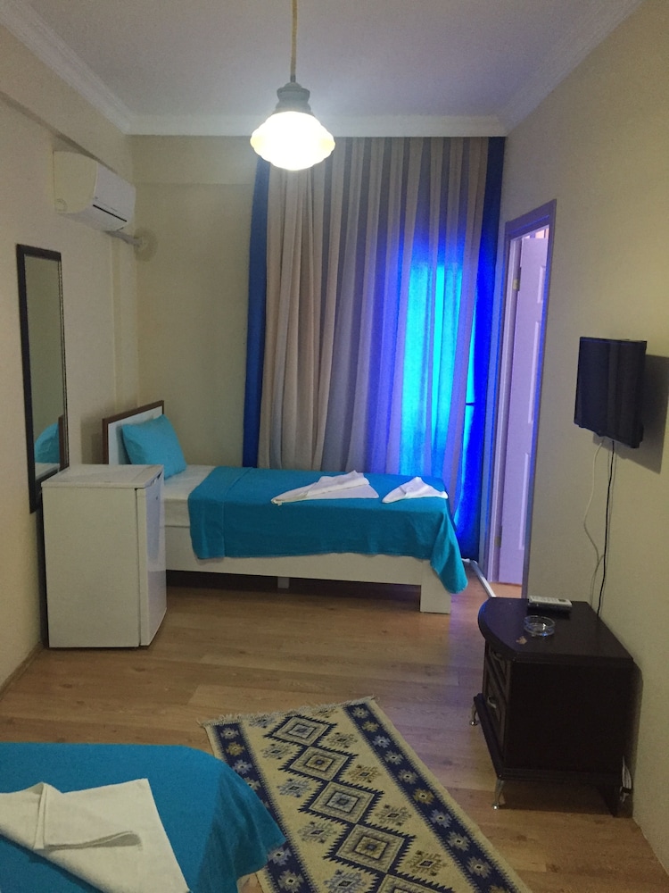 Quadruple Room, 1 Bedroom, Partial Sea View