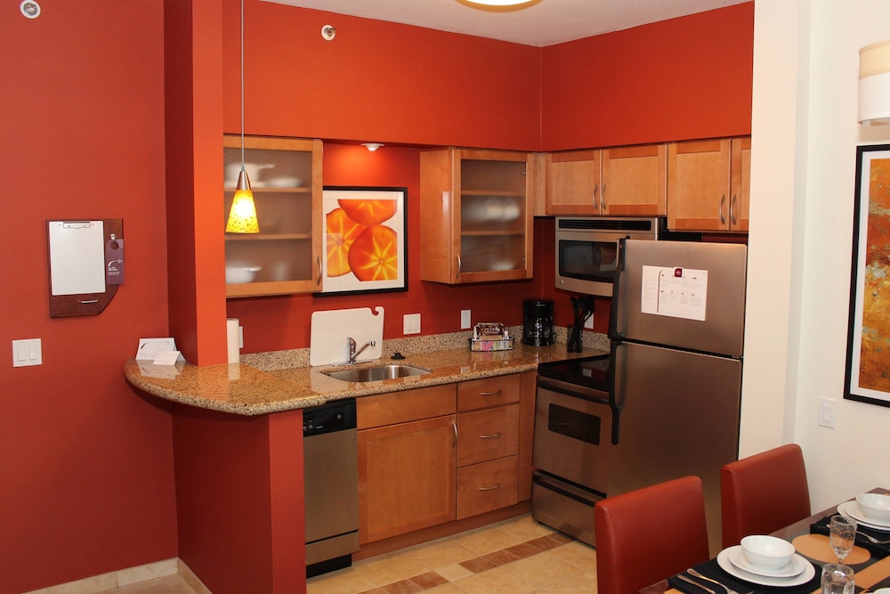 Suite, 2 Bedrooms, Balcony, Lake View - Photo 5
