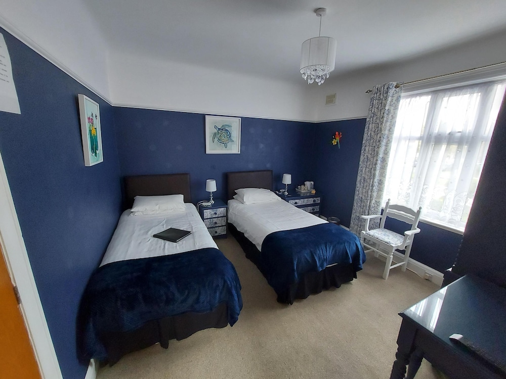 Standard Double or Twin Room, Ensuite, Garden View (Conwy) photo 1