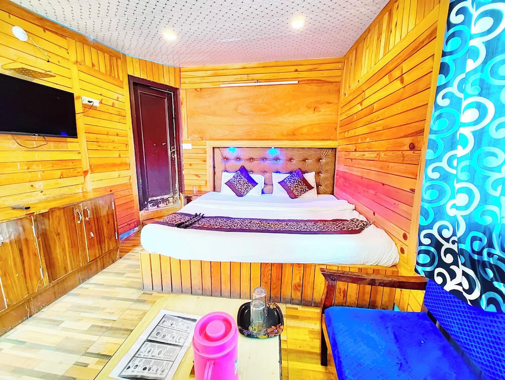 Deluxe Double Room, Multiple Beds, Lake View photo 3
