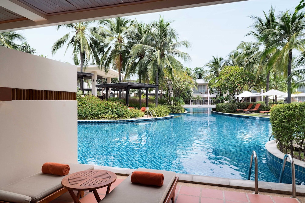 Room, 1 King Bed with Sofa bed, Poolside - Photo 10