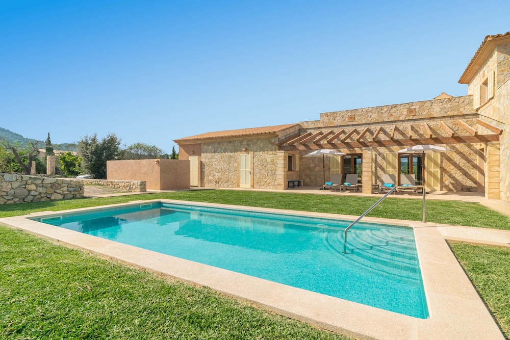 Villa photo 2