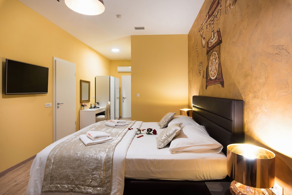 Deluxe Suite, City View photo 3