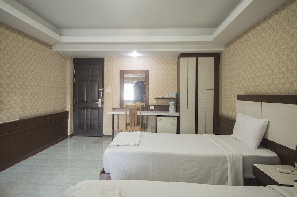 Economy Twin Room - Photo 2