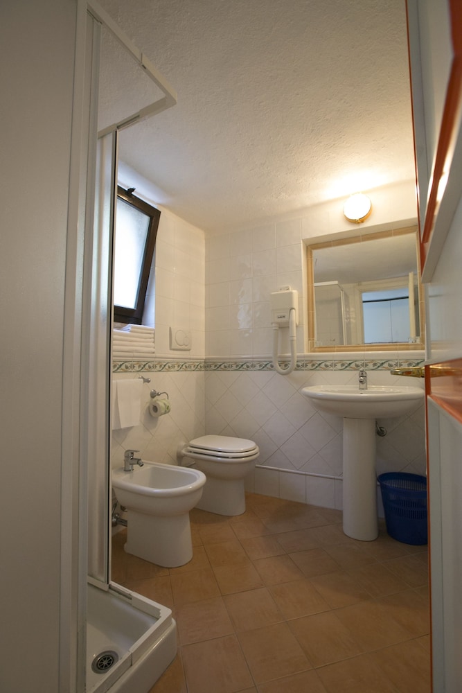 Standard Double Room - Photo 3