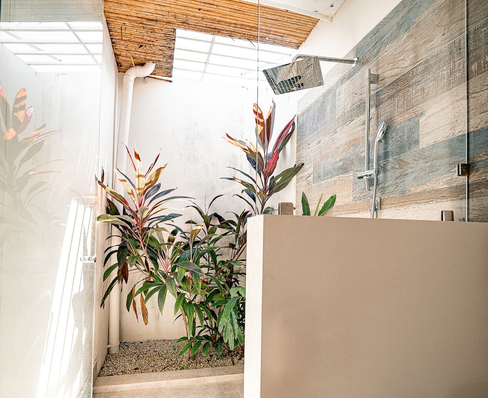 Classic Double Room, Ensuite, Pool View photo 3