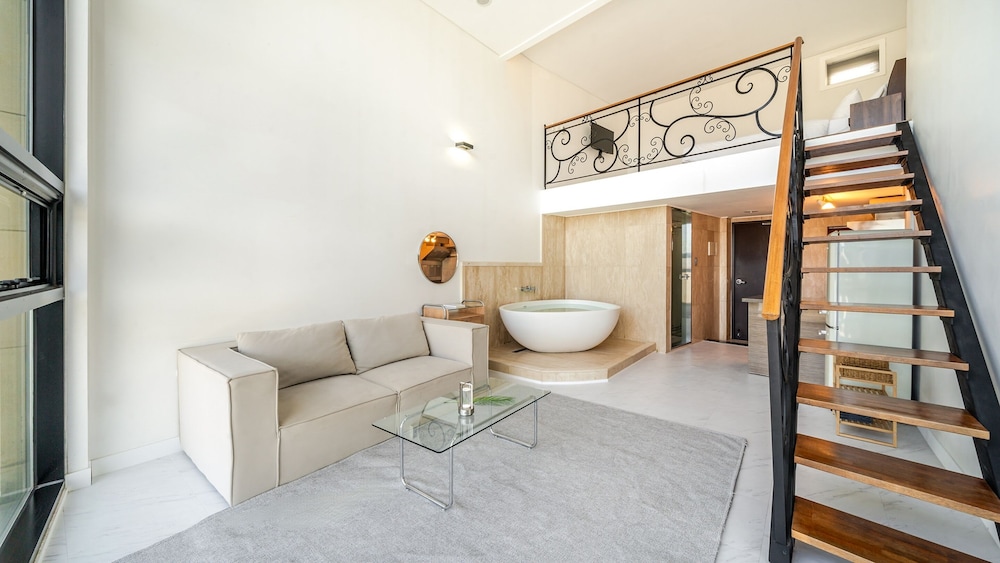 Basic Room, 1 Bedroom (A103(2F / European Whirlpool Tub)) photo 3