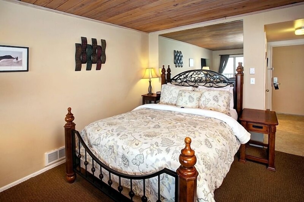 Studio,1 Queen Bed, Ocean View, Pet Friendly photo 2