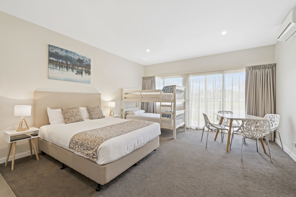 Deluxe Family Studio Suite