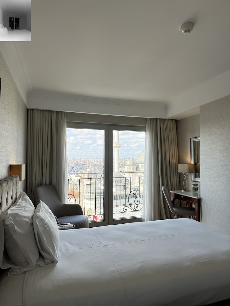 Superior Double or Twin Room, City View photo 3