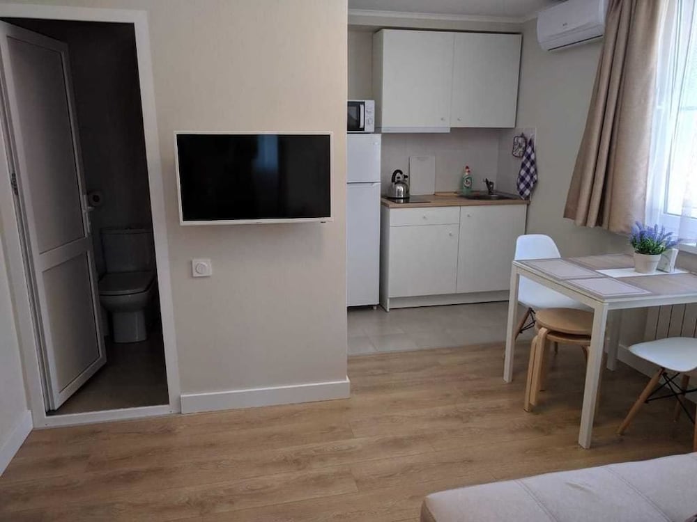 Family Room photo 3