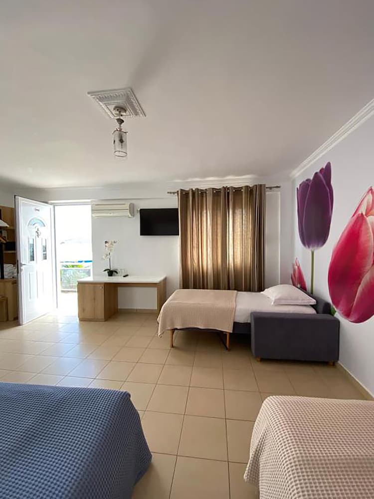 Quadruple Room (Shared Balcony) photo 3