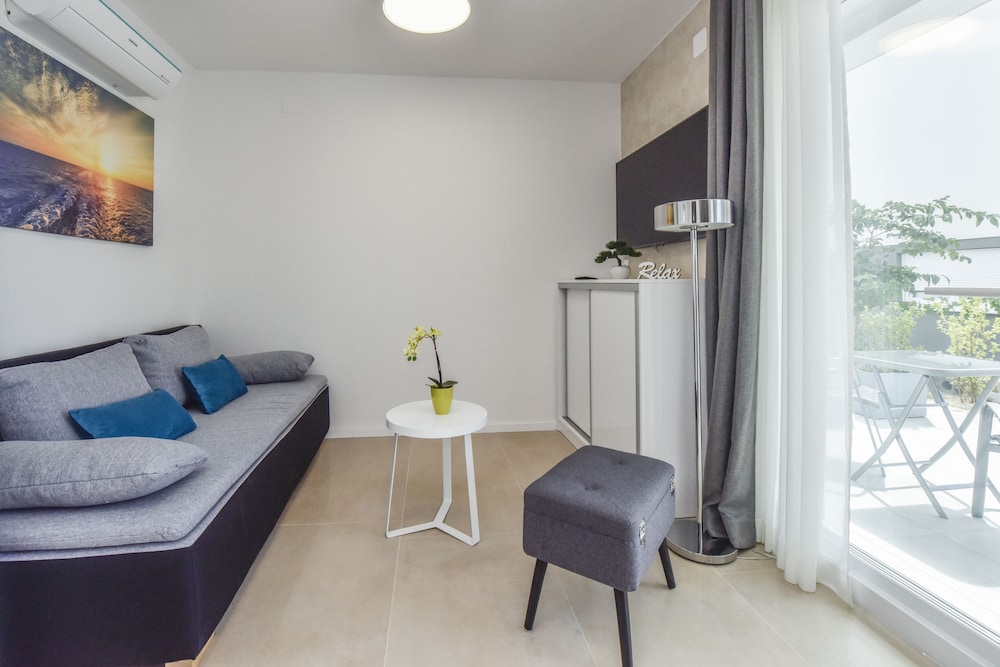 Comfort Studio, Pool View, Annex Building