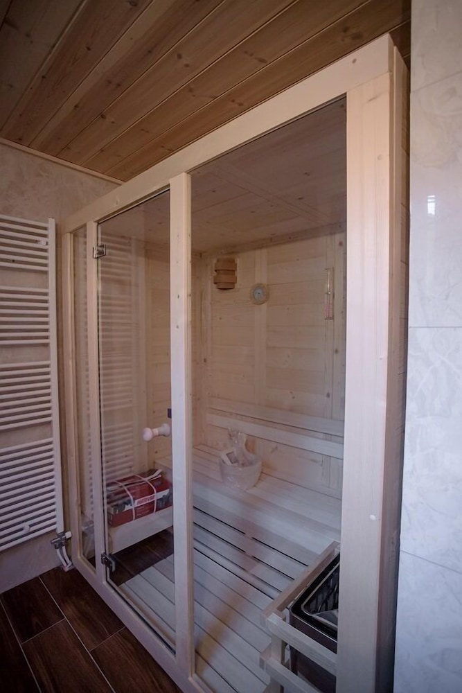 The Woodland Cottage - 2 Bedroom Villa with Sea View, Sauna & Shared Pool photo 3