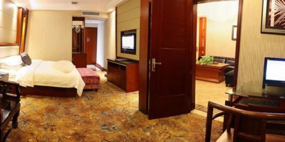 Business Suite photo 2