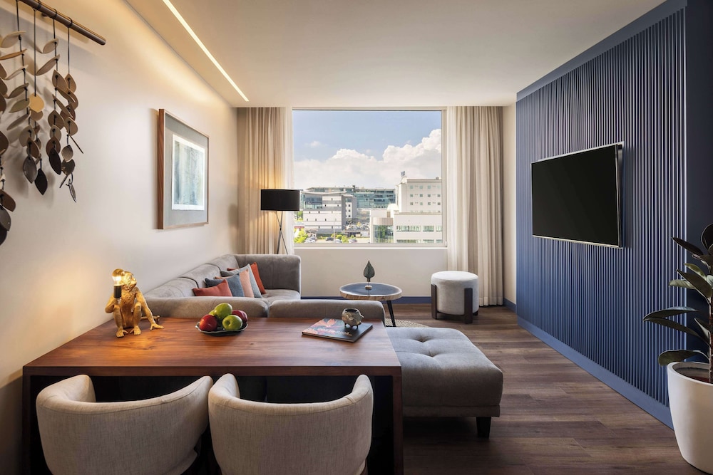 King Suite High Floor photo 3