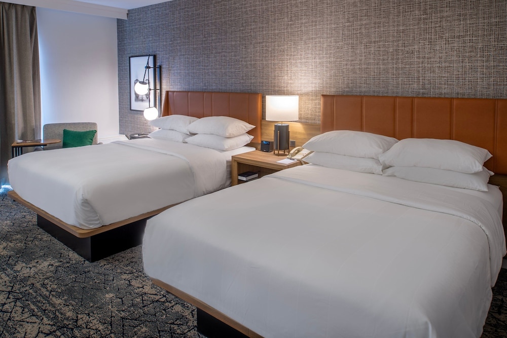 Room, 2 Queen Beds (Mobility Accessible, Roll-In Shower) - Photo 2