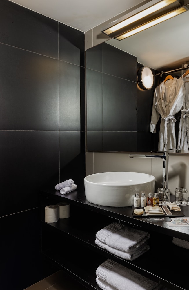 Standard Double or Twin Room, City View - Photo 6