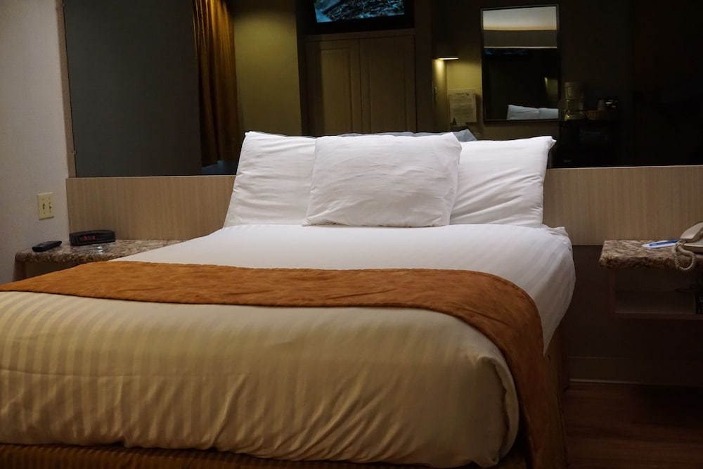 Comfort Single Room, 1 Queen Bed, Non Smoking - Photo 2
