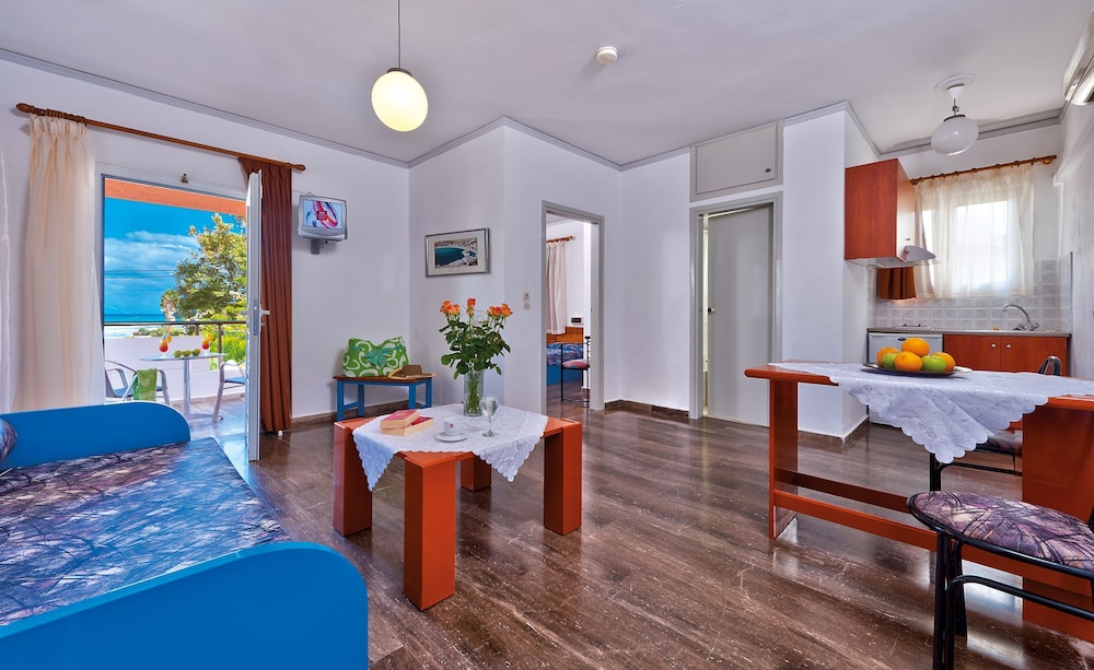Apartment, 1 Bedroom, Pool View photo 2