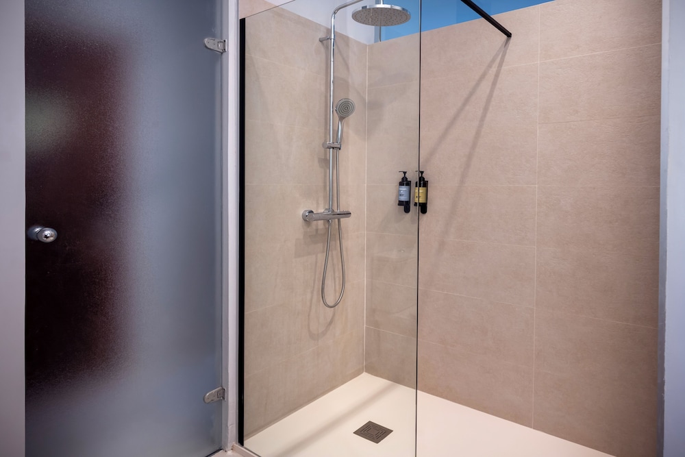 Comfort Double Room Single Use, Private Bathroom photo 2