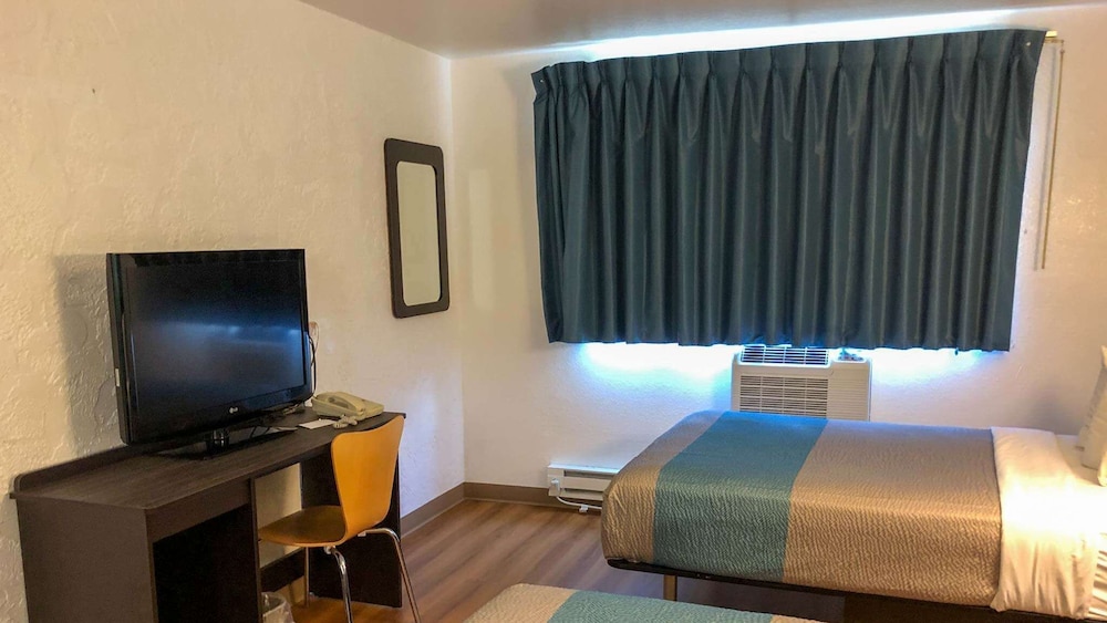 Standard Room, 2 Double Beds, Non Smoking photo 1